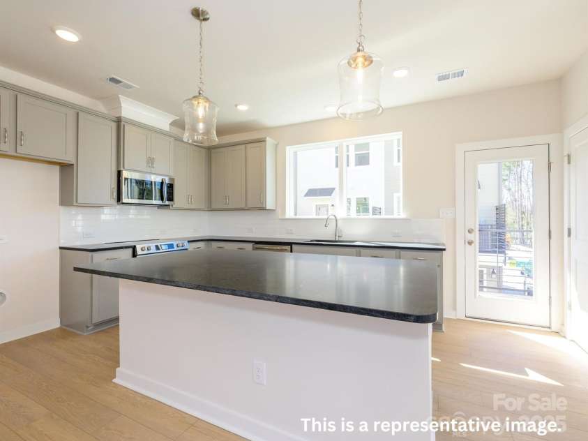 1104 Bismuth Lane, Charlotte, NC 28211.  MLS# CAR4263672, YatesRealty ID 14977. 