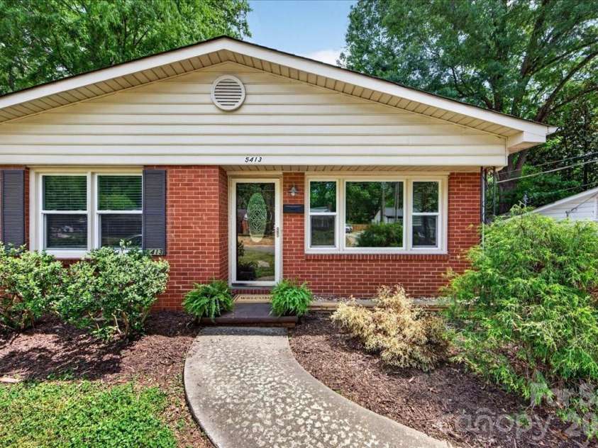 5413 Gwynne Avenue, Charlotte, NC 28205.  MLS# CAR4368957, YatesRealty ID 14977. 