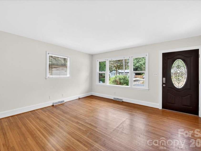 5413 Gwynne Avenue, Charlotte, NC 28205.  MLS# CAR4368957, YatesRealty ID 14977. 