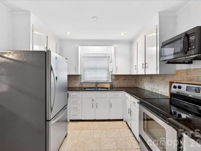 5413 Gwynne Avenue, Charlotte, NC 28205.  MLS# CAR4368957, YatesRealty ID 14977. 