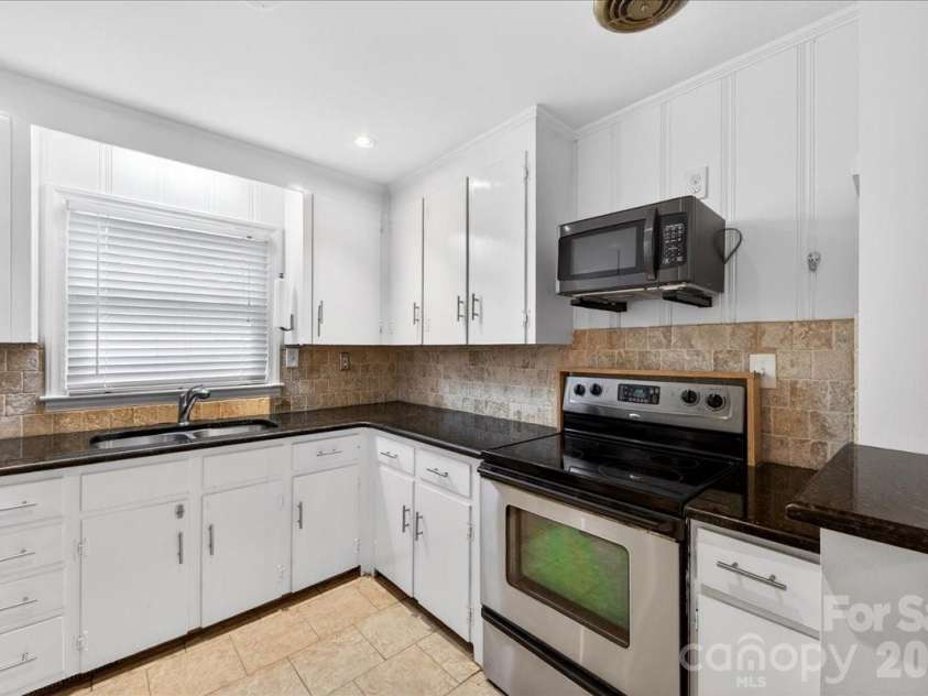 5413 Gwynne Avenue, Charlotte, NC 28205.  MLS# CAR4368957, YatesRealty ID 14977. 