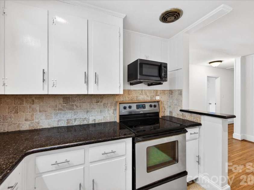 5413 Gwynne Avenue, Charlotte, NC 28205.  MLS# CAR4368957, YatesRealty ID 14977. 