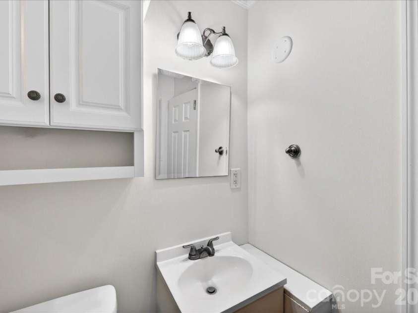5413 Gwynne Avenue, Charlotte, NC 28205.  MLS# CAR4368957, YatesRealty ID 14977. 