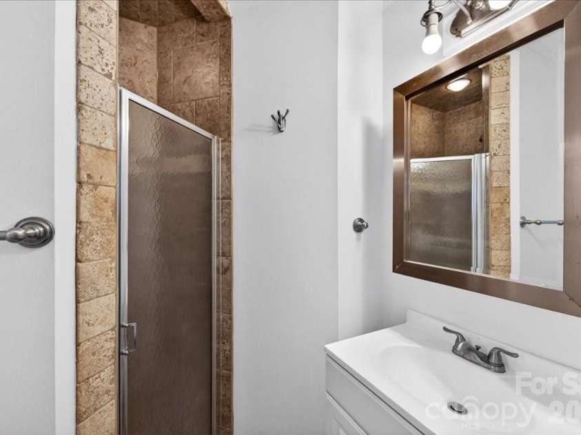 5413 Gwynne Avenue, Charlotte, NC 28205.  MLS# CAR4368957, YatesRealty ID 14977. 
