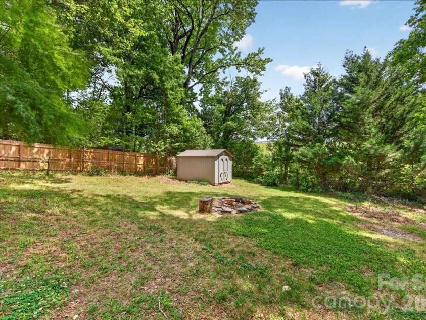 5413 Gwynne Avenue, Charlotte, NC 28205.  MLS# CAR4368957, YatesRealty ID 14977. 