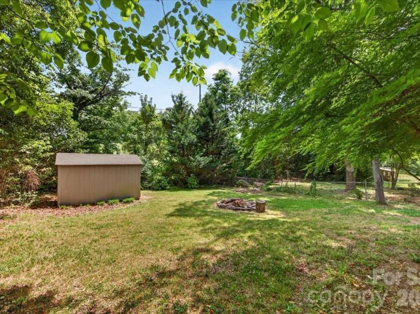 5413 Gwynne Avenue, Charlotte, NC 28205.  MLS# CAR4368957, YatesRealty ID 14977. 