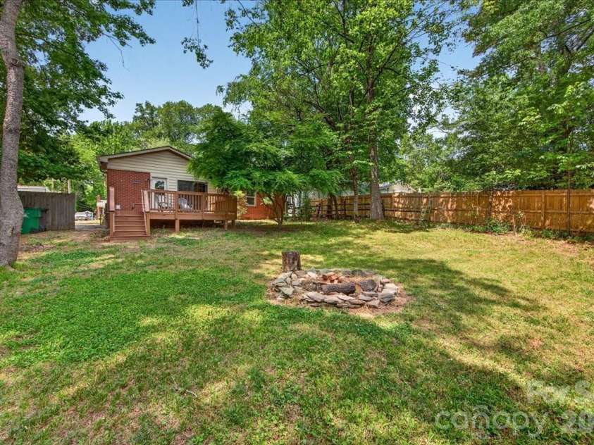 5413 Gwynne Avenue, Charlotte, NC 28205.  MLS# CAR4368957, YatesRealty ID 14977. 