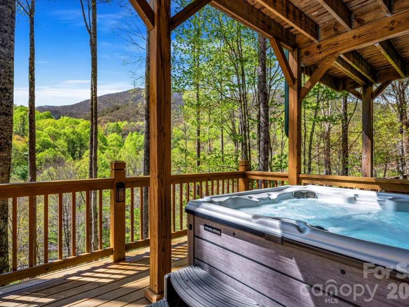 100 Split Rail Drive, Maggie Valley, NC 28751.  MLS# CAR4372364, YatesRealty ID 14979. 