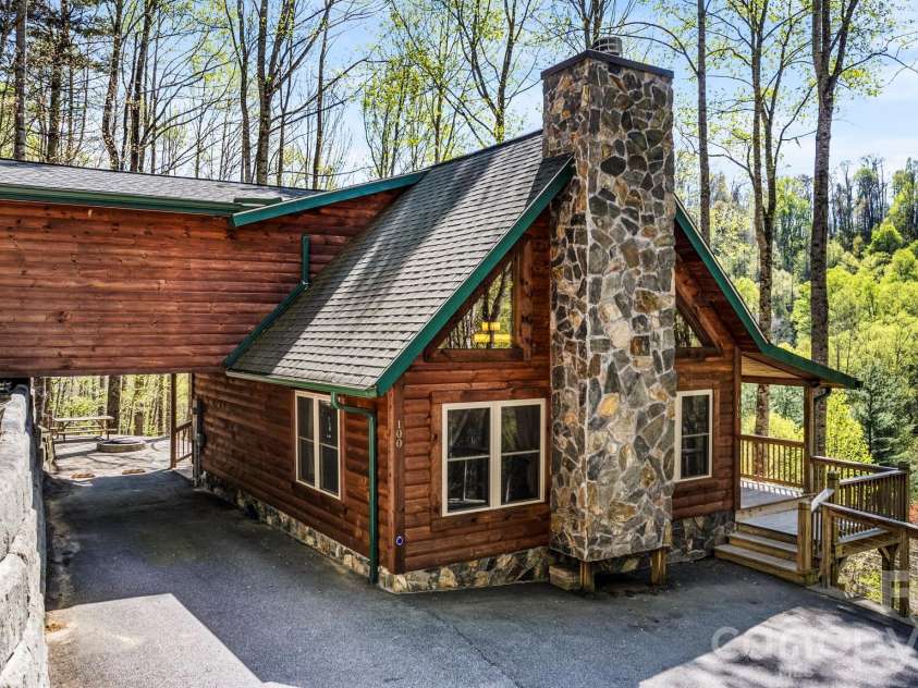 100 Split Rail Drive, Maggie Valley, NC 28751.  MLS# CAR4372364, YatesRealty ID 14979. 