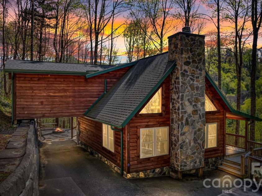 100 Split Rail Drive, Maggie Valley, NC 28751.  MLS# CAR4372364, YatesRealty ID 14979. 