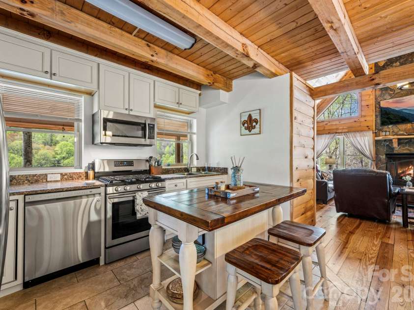 100 Split Rail Drive, Maggie Valley, NC 28751.  MLS# CAR4372364, YatesRealty ID 14979. 
