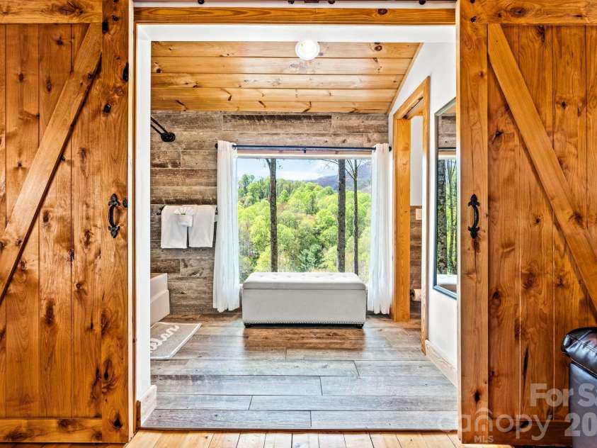 100 Split Rail Drive, Maggie Valley, NC 28751.  MLS# CAR4372364, YatesRealty ID 14979. 