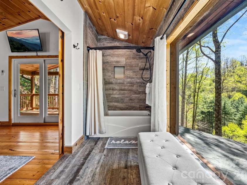 100 Split Rail Drive, Maggie Valley, NC 28751.  MLS# CAR4372364, YatesRealty ID 14979. 