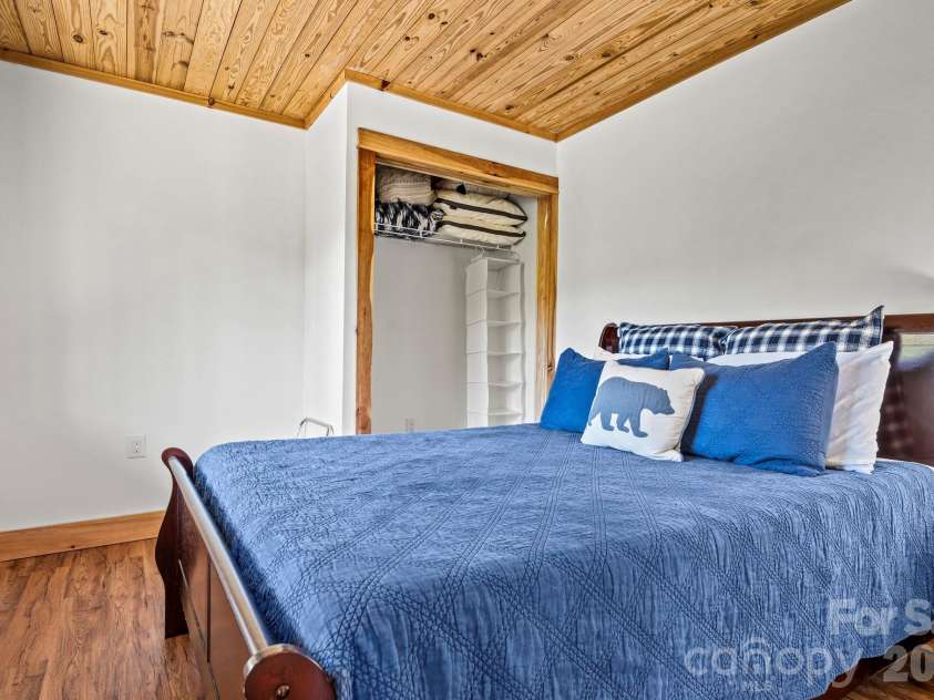 100 Split Rail Drive, Maggie Valley, NC 28751.  MLS# CAR4372364, YatesRealty ID 14979. 