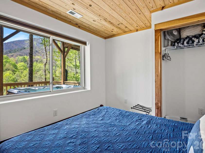 100 Split Rail Drive, Maggie Valley, NC 28751.  MLS# CAR4372364, YatesRealty ID 14979. 