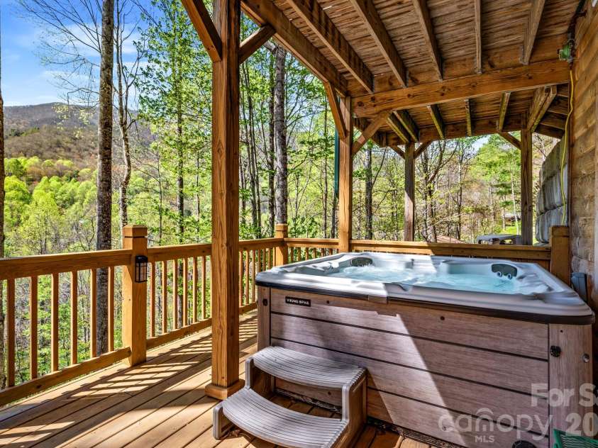 100 Split Rail Drive, Maggie Valley, NC 28751.  MLS# CAR4372364, YatesRealty ID 14979. 