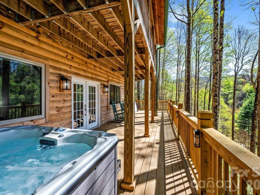 100 Split Rail Drive, Maggie Valley, NC 28751.  MLS# CAR4372364, YatesRealty ID 14979. 