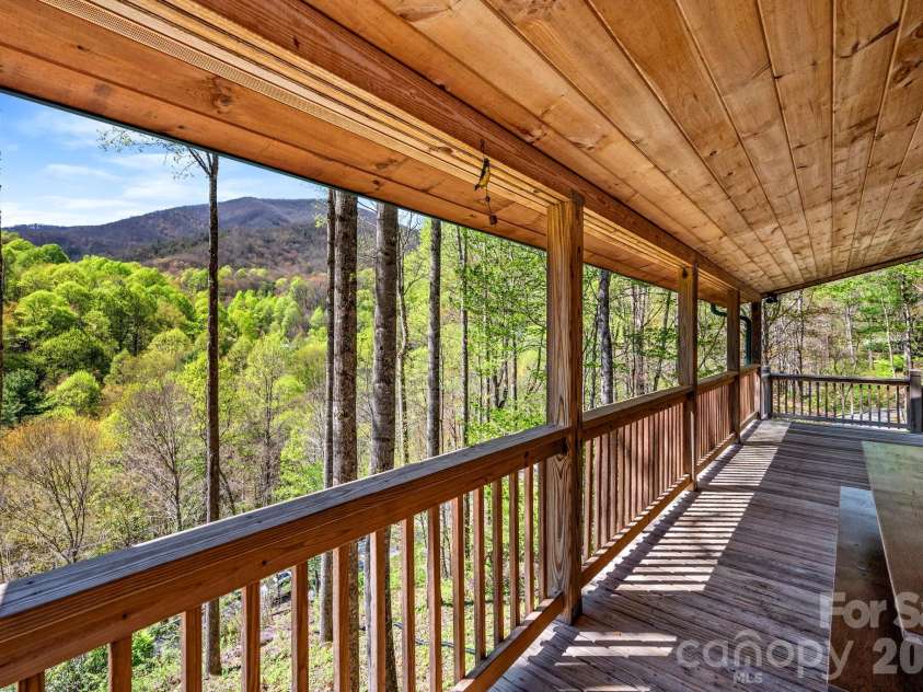 100 Split Rail Drive, Maggie Valley, NC 28751.  MLS# CAR4372364, YatesRealty ID 14979. 