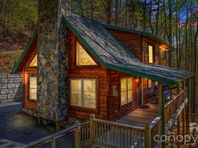 100 Split Rail Drive, Maggie Valley, NC 28751.  MLS# CAR4372364, YatesRealty ID 14979. 