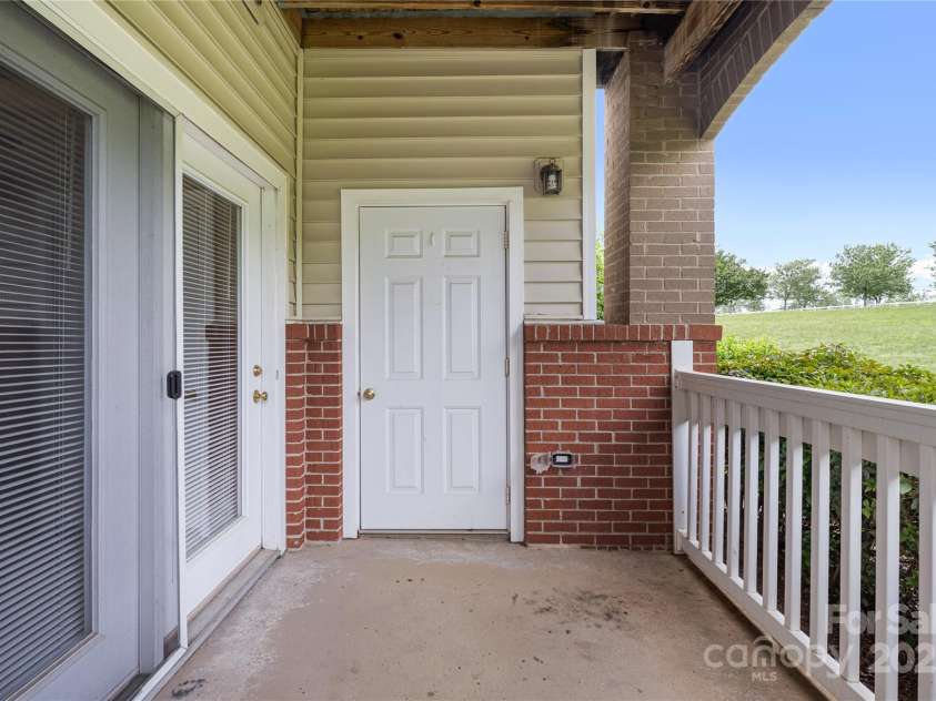 17111 Doe Valley Court, Cornelius, NC 28031.  MLS# CAR4259456, YatesRealty ID 14979. 