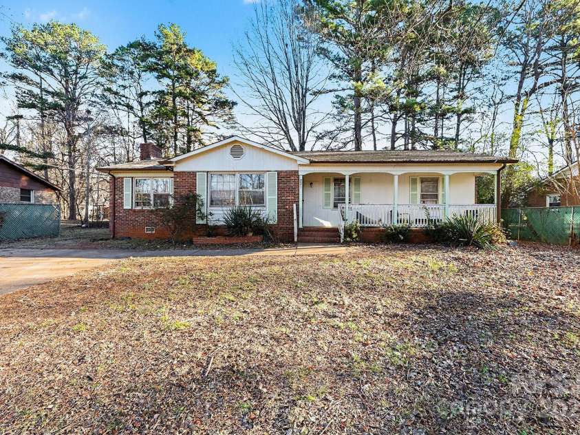 225 Hall Street, Salisbury, NC 28144.  MLS# CAR4318192, YatesRealty ID 1498. 