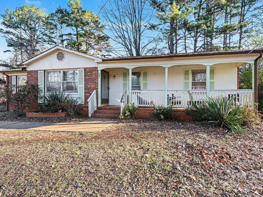 225 Hall Street, Salisbury, NC 28144.  MLS# CAR4318192, YatesRealty ID 1498. 