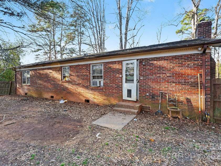 225 Hall Street, Salisbury, NC 28144.  MLS# CAR4318192, YatesRealty ID 1498. 