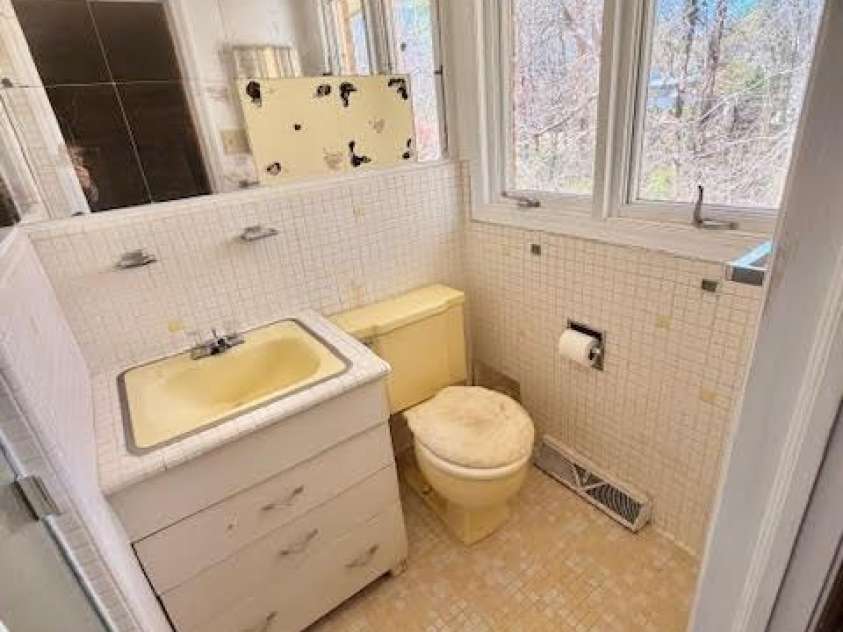 3002 Club Drive, Gastonia, NC 28054.  MLS# CAR4358426, YatesRealty ID 14980. 
