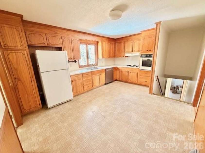 3002 Club Drive, Gastonia, NC 28054.  MLS# CAR4358426, YatesRealty ID 14980. Kitchen