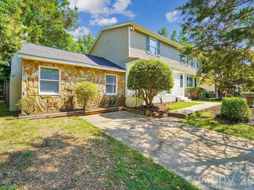 7200 Rollingridge Drive, Charlotte, NC 28211.  MLS# CAR4366609, YatesRealty ID 14981. 