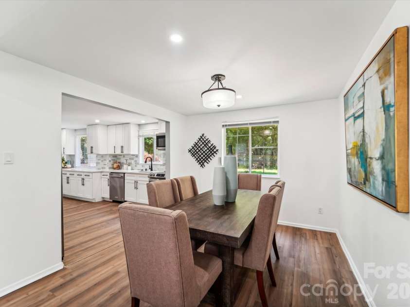7200 Rollingridge Drive, Charlotte, NC 28211.  MLS# CAR4366609, YatesRealty ID 14981. 