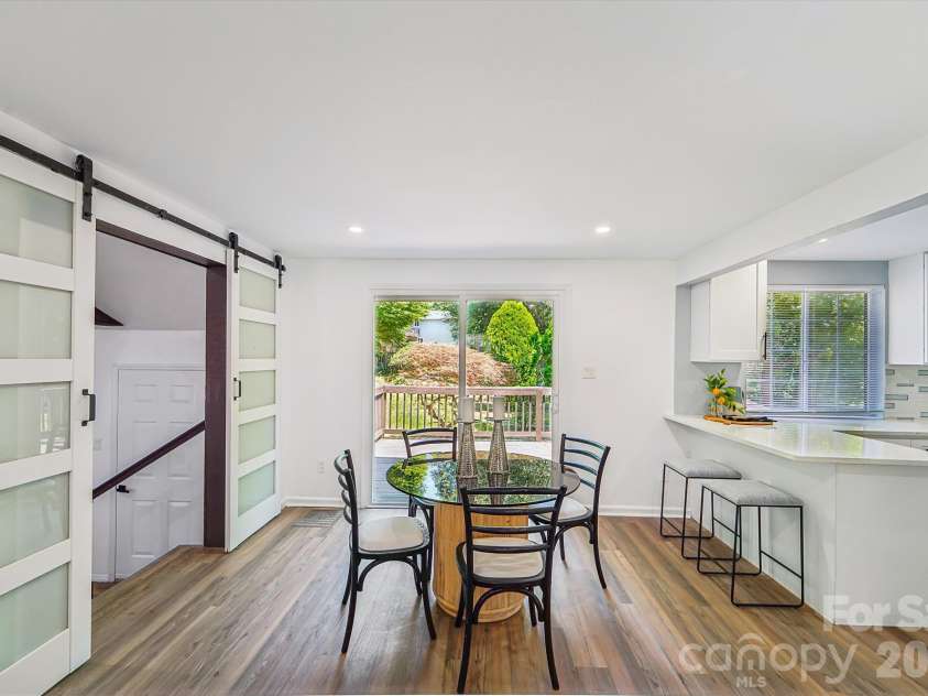 7200 Rollingridge Drive, Charlotte, NC 28211.  MLS# CAR4366609, YatesRealty ID 14981. 