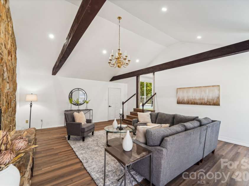 7200 Rollingridge Drive, Charlotte, NC 28211.  MLS# CAR4366609, YatesRealty ID 14981. 