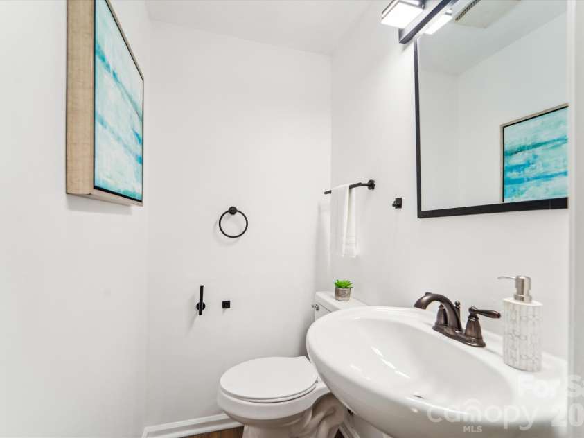 7200 Rollingridge Drive, Charlotte, NC 28211.  MLS# CAR4366609, YatesRealty ID 14981. 