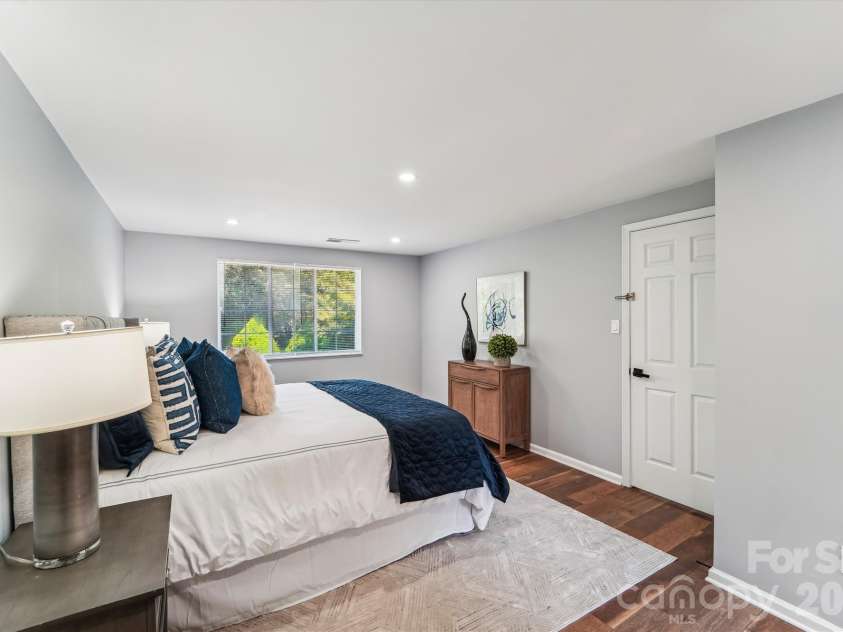 7200 Rollingridge Drive, Charlotte, NC 28211.  MLS# CAR4366609, YatesRealty ID 14981. 
