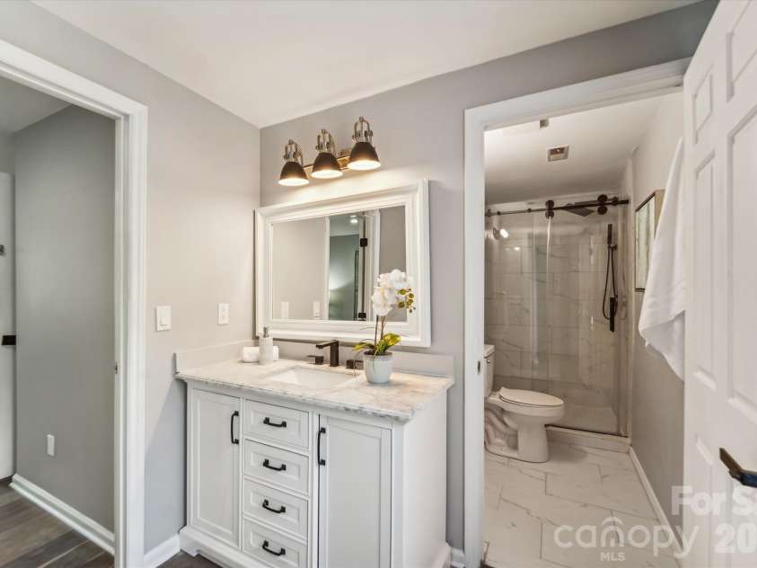 7200 Rollingridge Drive, Charlotte, NC 28211.  MLS# CAR4366609, YatesRealty ID 14981. 