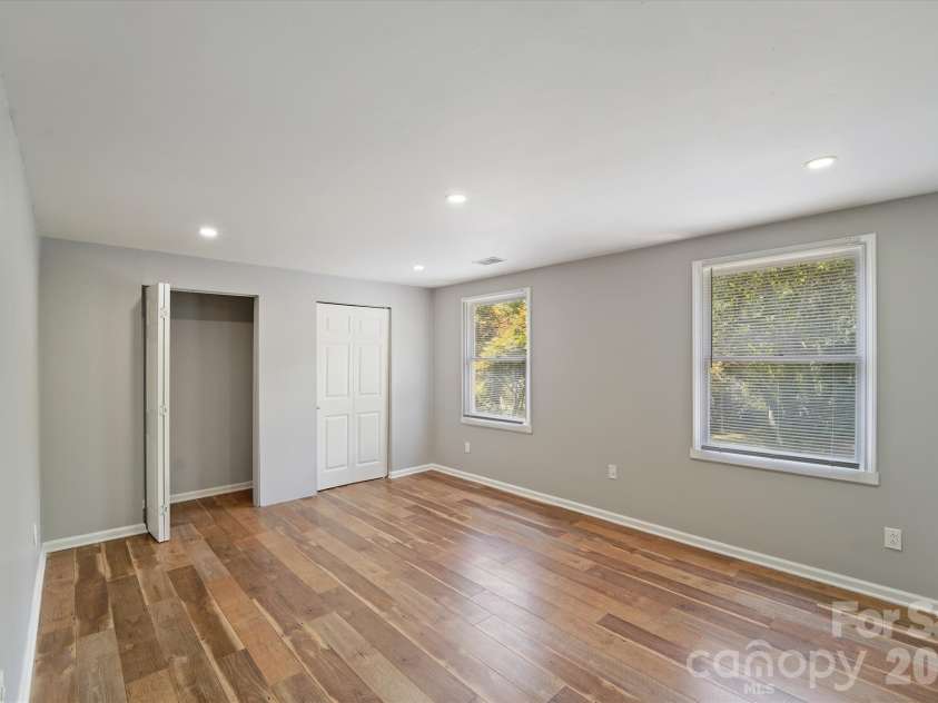 7200 Rollingridge Drive, Charlotte, NC 28211.  MLS# CAR4366609, YatesRealty ID 14981. 