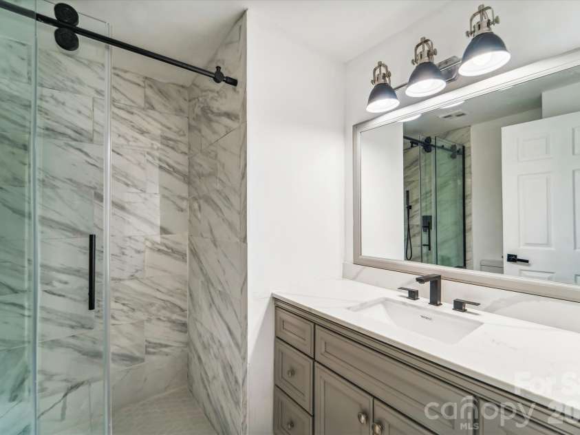 7200 Rollingridge Drive, Charlotte, NC 28211.  MLS# CAR4366609, YatesRealty ID 14981. 
