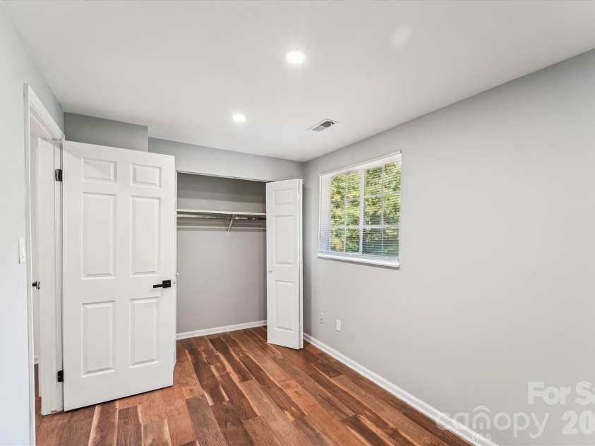 7200 Rollingridge Drive, Charlotte, NC 28211.  MLS# CAR4366609, YatesRealty ID 14981. 