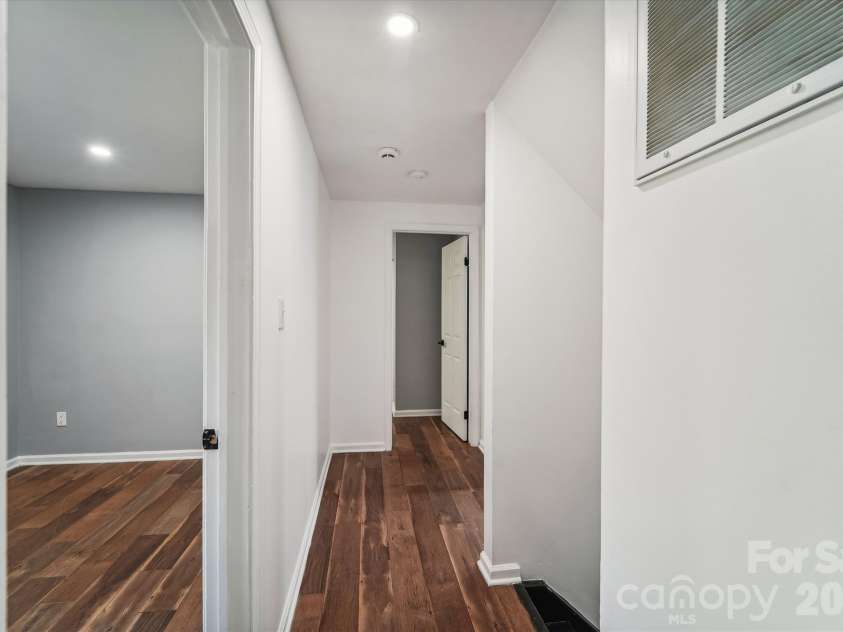 7200 Rollingridge Drive, Charlotte, NC 28211.  MLS# CAR4366609, YatesRealty ID 14981. 