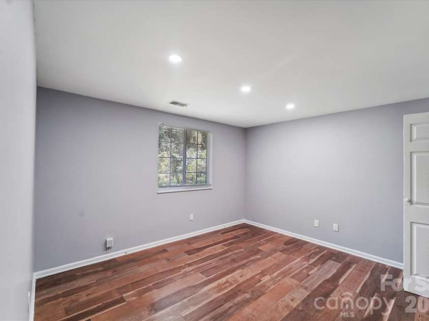 7200 Rollingridge Drive, Charlotte, NC 28211.  MLS# CAR4366609, YatesRealty ID 14981. 