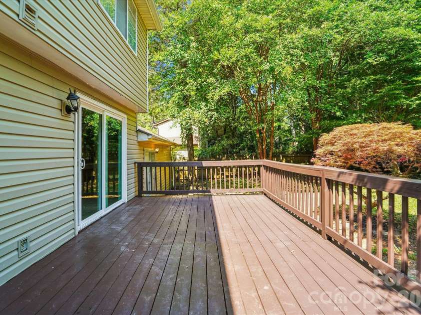 7200 Rollingridge Drive, Charlotte, NC 28211.  MLS# CAR4366609, YatesRealty ID 14981. 