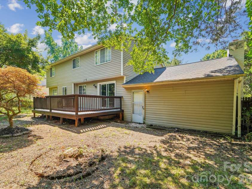 7200 Rollingridge Drive, Charlotte, NC 28211.  MLS# CAR4366609, YatesRealty ID 14981. 
