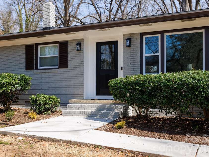 1610 India Hook Road, Rock Hill, SC 29732.  MLS# CAR4349962, YatesRealty ID 14982. 