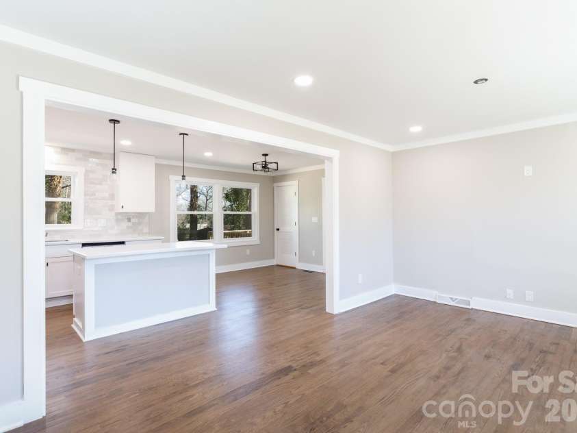 1610 India Hook Road, Rock Hill, SC 29732.  MLS# CAR4349962, YatesRealty ID 14982. 