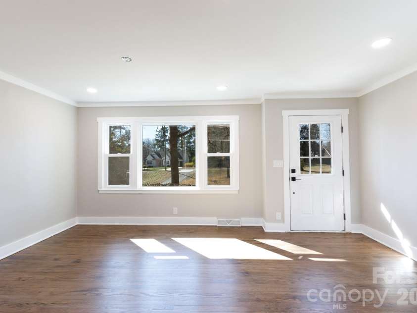 1610 India Hook Road, Rock Hill, SC 29732.  MLS# CAR4349962, YatesRealty ID 14982. 