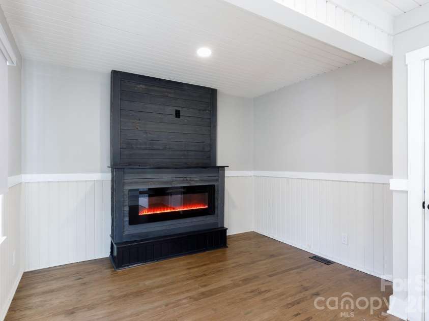 1610 India Hook Road, Rock Hill, SC 29732.  MLS# CAR4349962, YatesRealty ID 14982. 