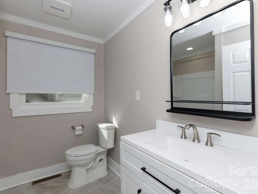 1610 India Hook Road, Rock Hill, SC 29732.  MLS# CAR4349962, YatesRealty ID 14982. 
