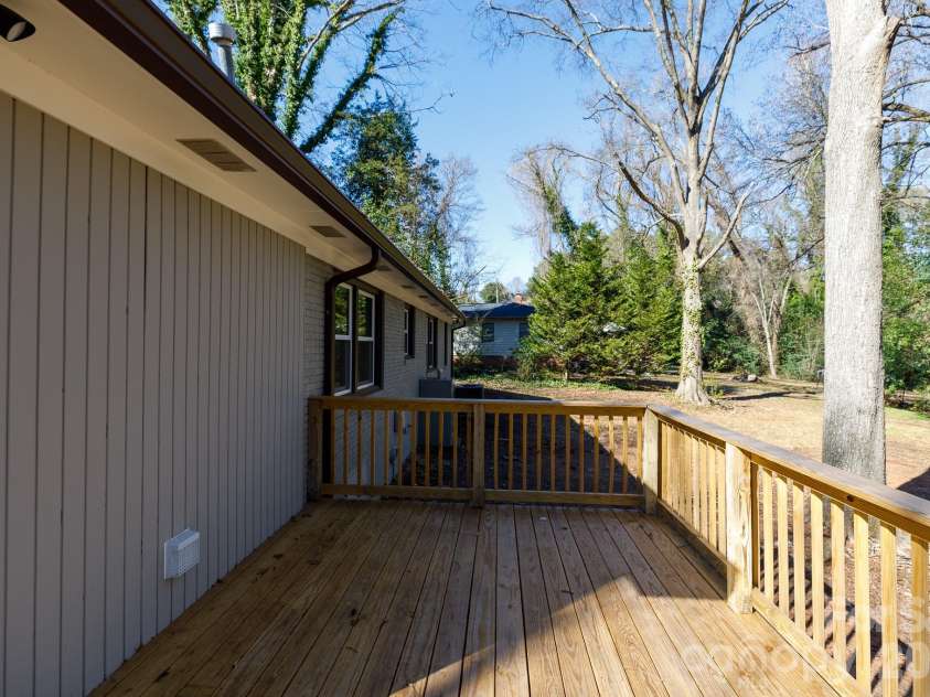 1610 India Hook Road, Rock Hill, SC 29732.  MLS# CAR4349962, YatesRealty ID 14982. 