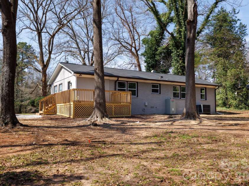 1610 India Hook Road, Rock Hill, SC 29732.  MLS# CAR4349962, YatesRealty ID 14982. 